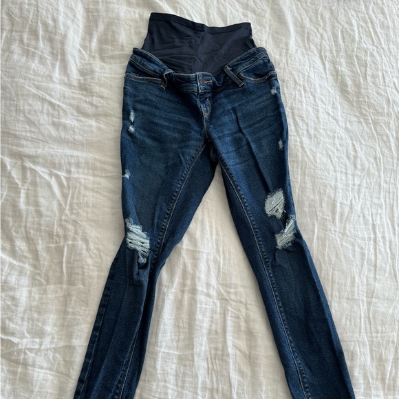 Old navy, distressed maternity jeans - Picture 1 of 3